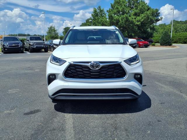 used 2022 Toyota Highlander car, priced at $40,245