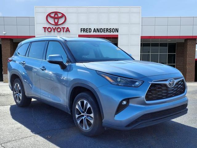 used 2022 Toyota Highlander Hybrid car, priced at $35,225