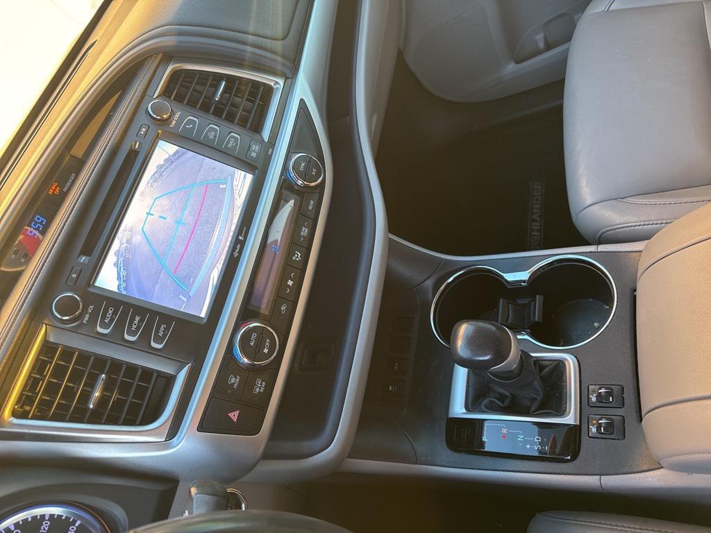 used 2014 Toyota Highlander car, priced at $17,004