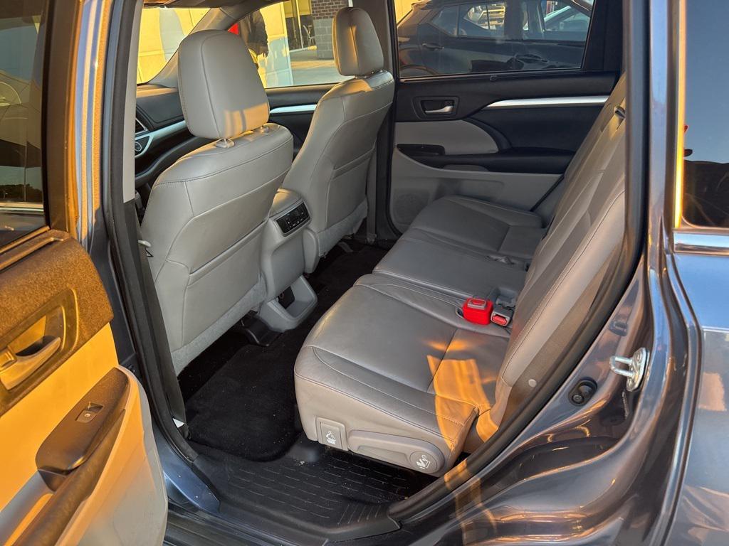 used 2014 Toyota Highlander car, priced at $17,004