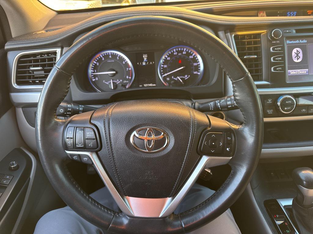 used 2014 Toyota Highlander car, priced at $17,004