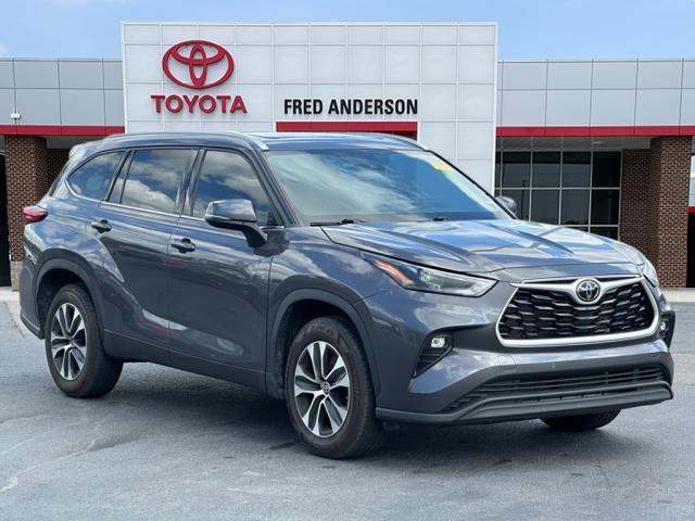 used 2022 Toyota Highlander car, priced at $33,591