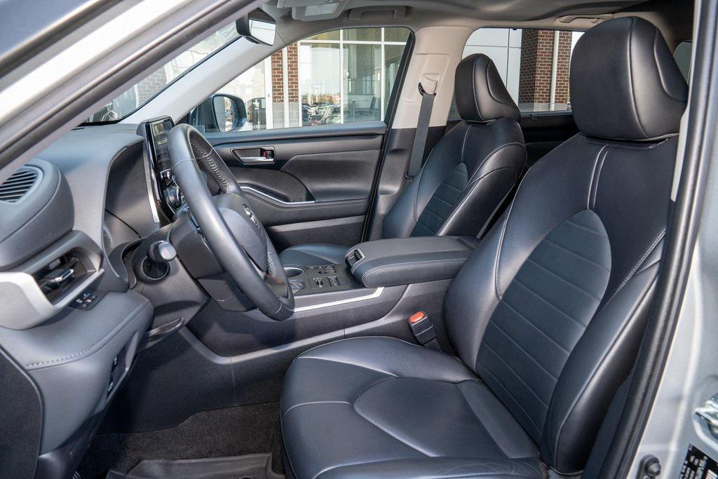used 2023 Toyota Highlander car, priced at $38,418