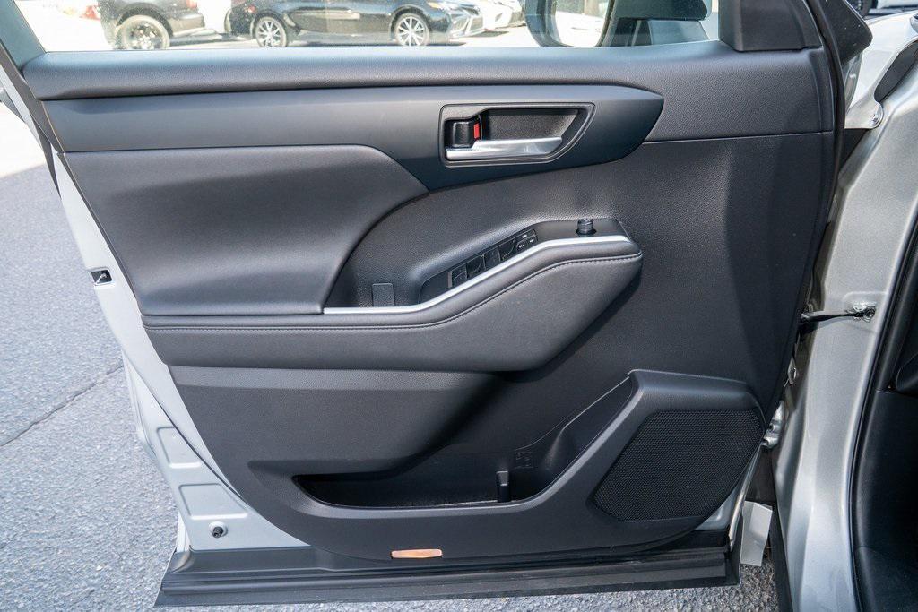 used 2023 Toyota Highlander car, priced at $38,418