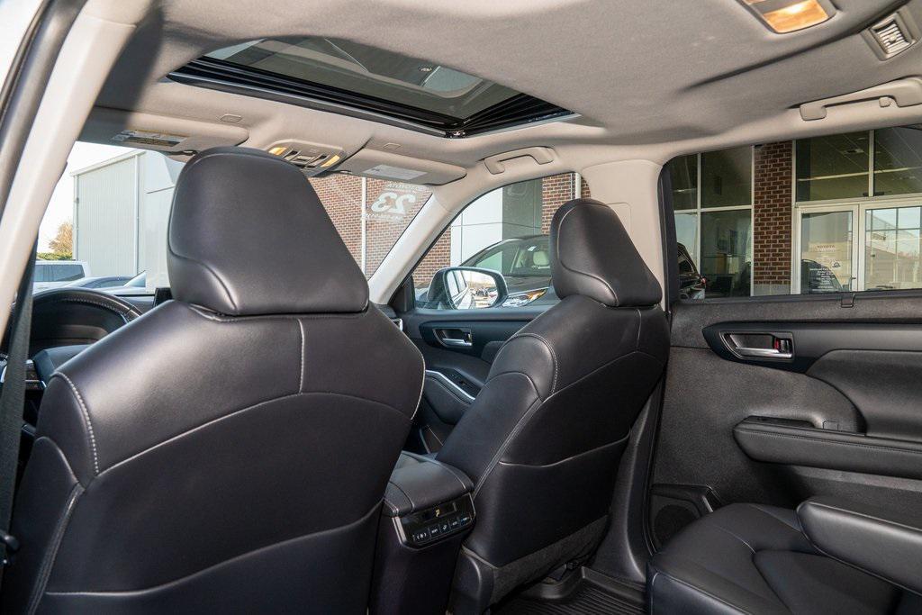 used 2023 Toyota Highlander car, priced at $38,418