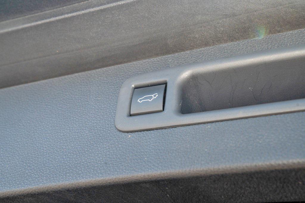 used 2021 Toyota Highlander car, priced at $30,314