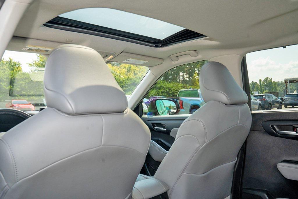 used 2021 Toyota Highlander car, priced at $30,314