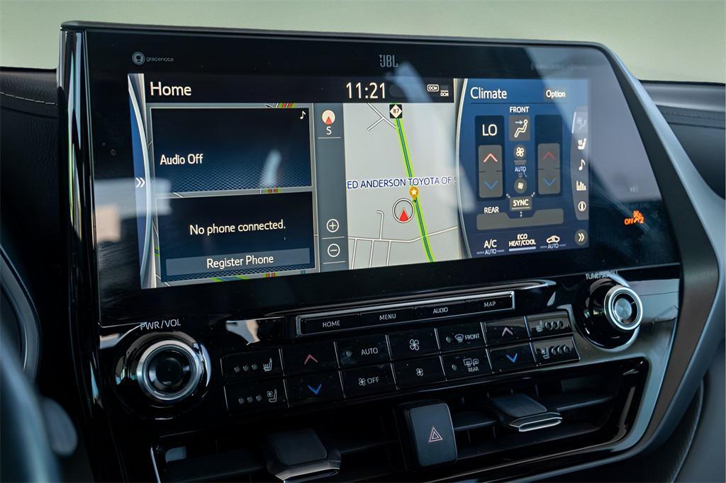 used 2022 Toyota Highlander Hybrid car, priced at $39,032