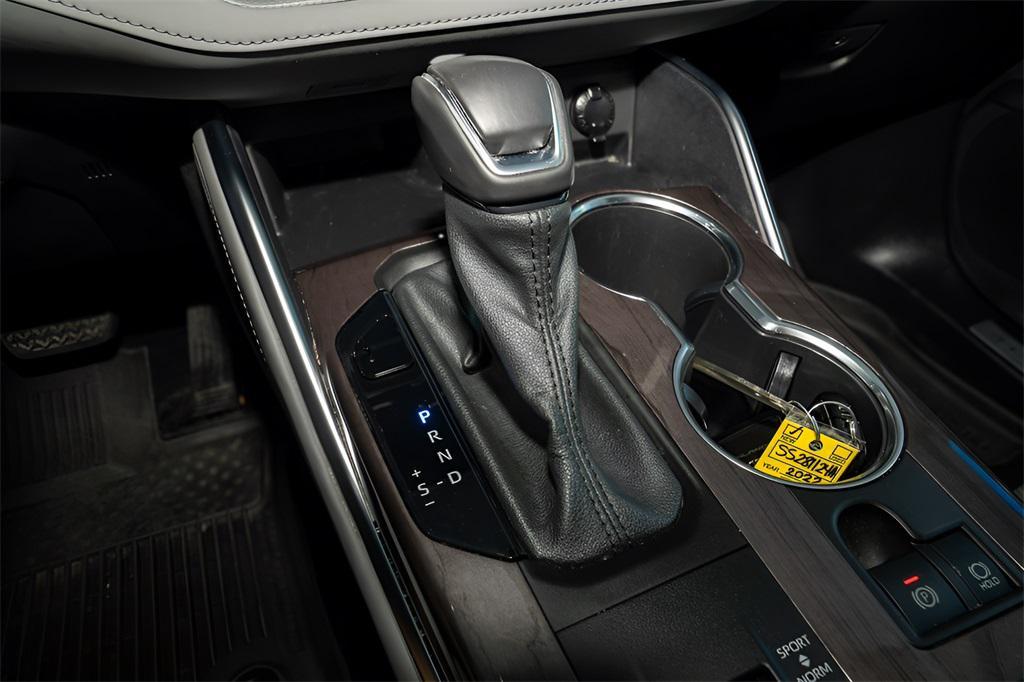 used 2022 Toyota Highlander Hybrid car, priced at $39,032