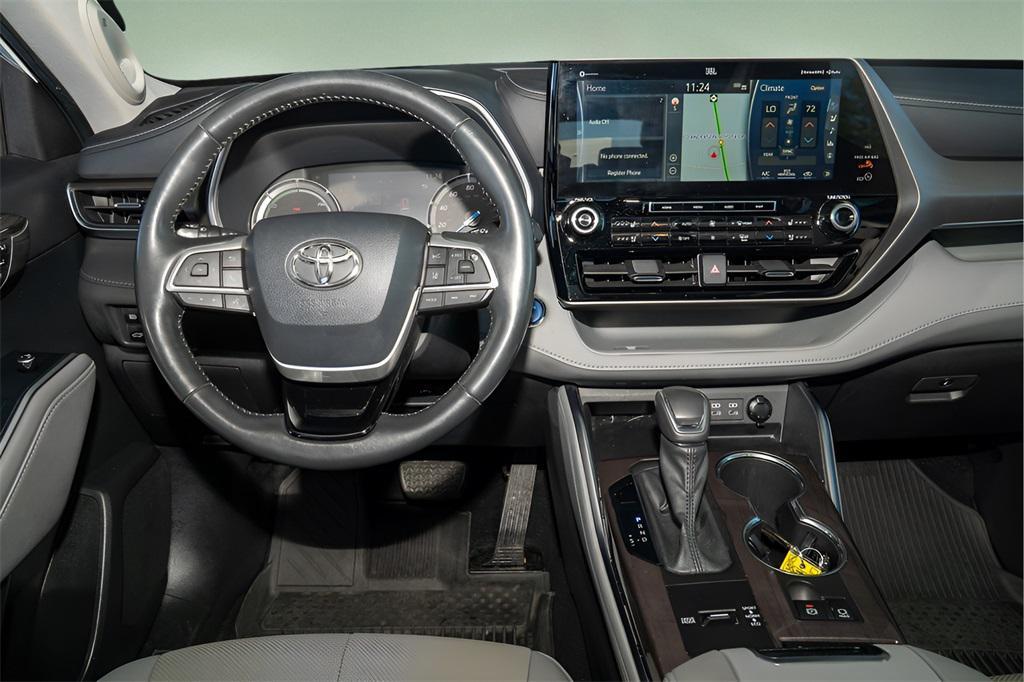 used 2022 Toyota Highlander Hybrid car, priced at $39,032