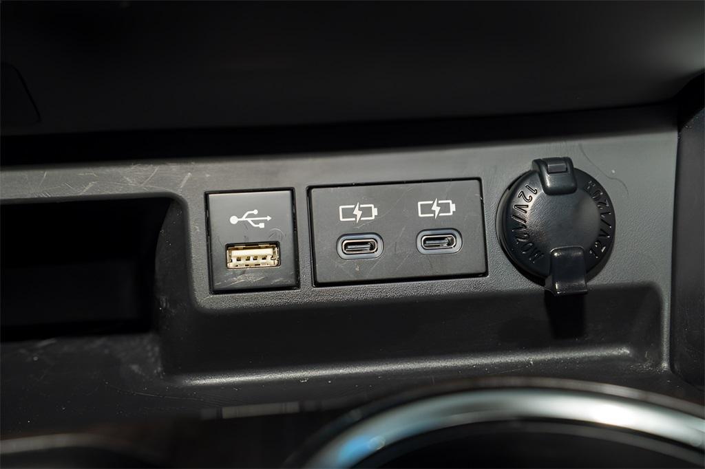 used 2022 Toyota Highlander Hybrid car, priced at $39,032