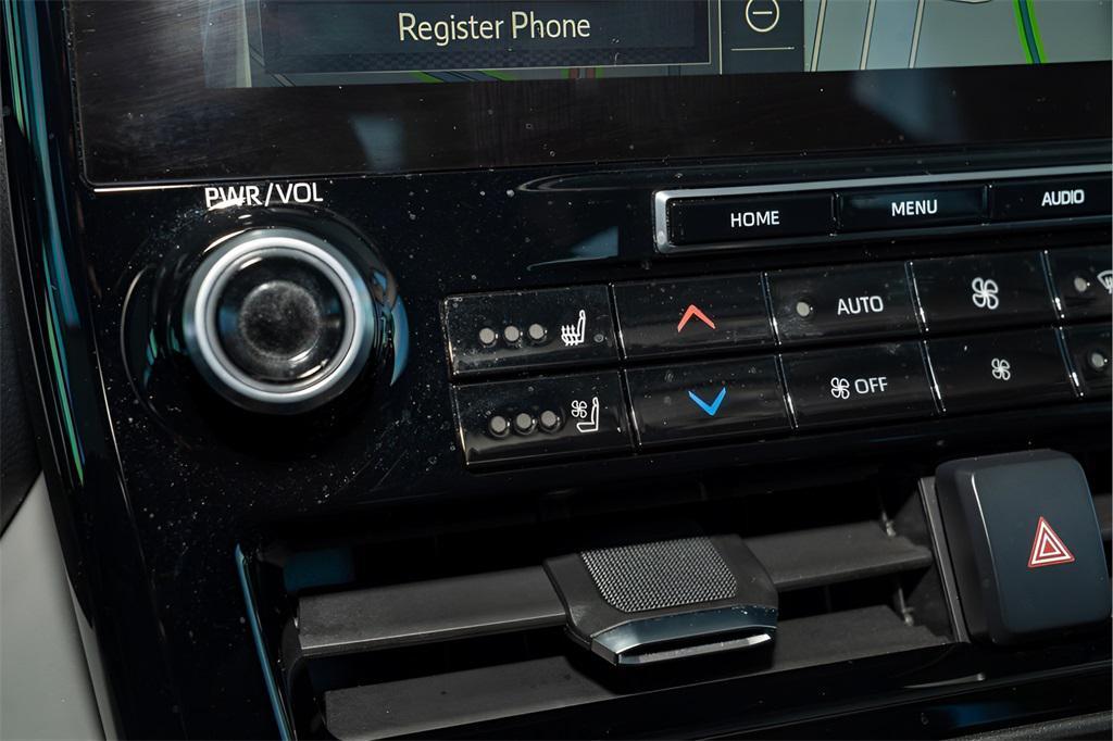 used 2022 Toyota Highlander Hybrid car, priced at $39,032