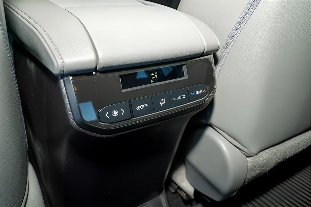 used 2022 Toyota Highlander Hybrid car, priced at $39,032