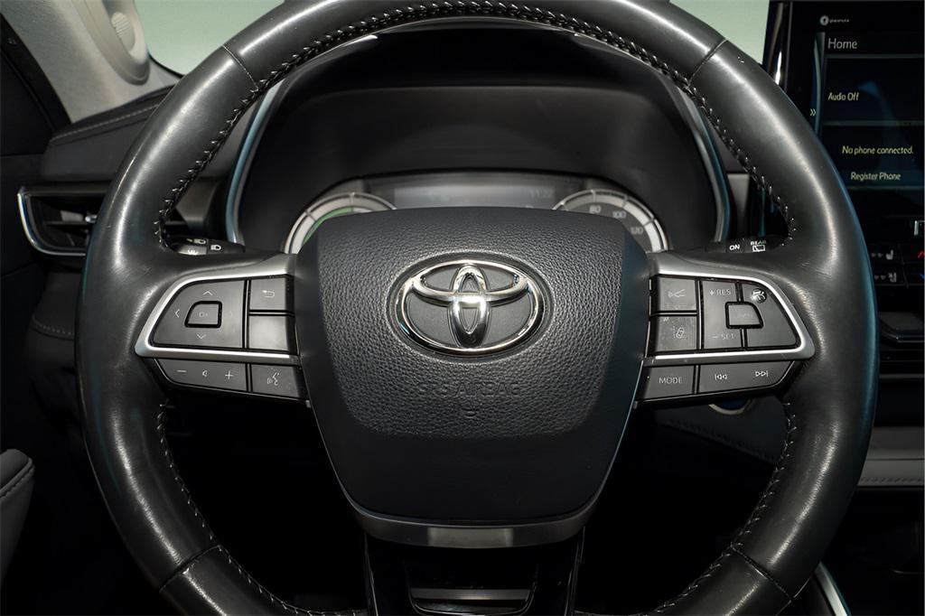 used 2022 Toyota Highlander Hybrid car, priced at $39,032