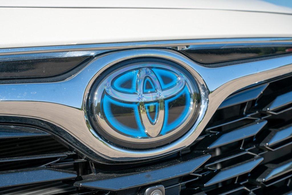 used 2022 Toyota Highlander Hybrid car, priced at $39,032