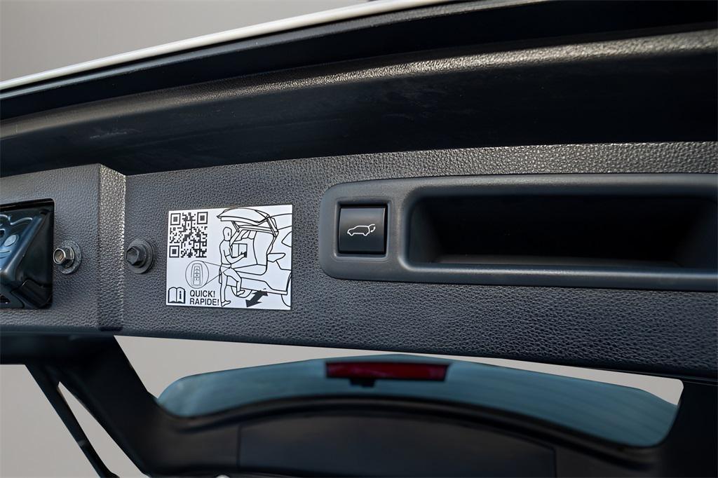 used 2022 Toyota Highlander Hybrid car, priced at $39,032