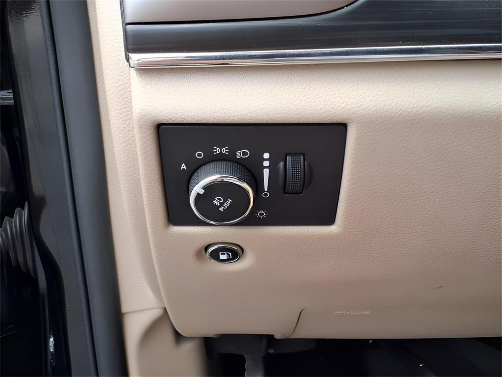 used 2021 Jeep Grand Cherokee car, priced at $22,993