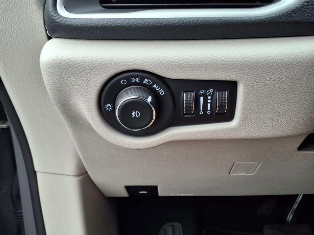 used 2022 Chrysler Pacifica Hybrid car, priced at $21,593