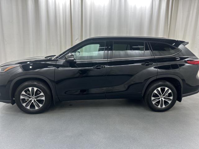used 2021 Toyota Highlander car, priced at $29,994