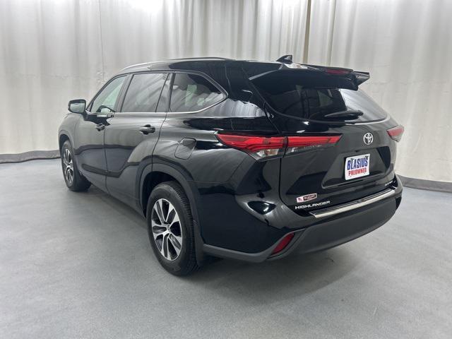 used 2021 Toyota Highlander car, priced at $29,994