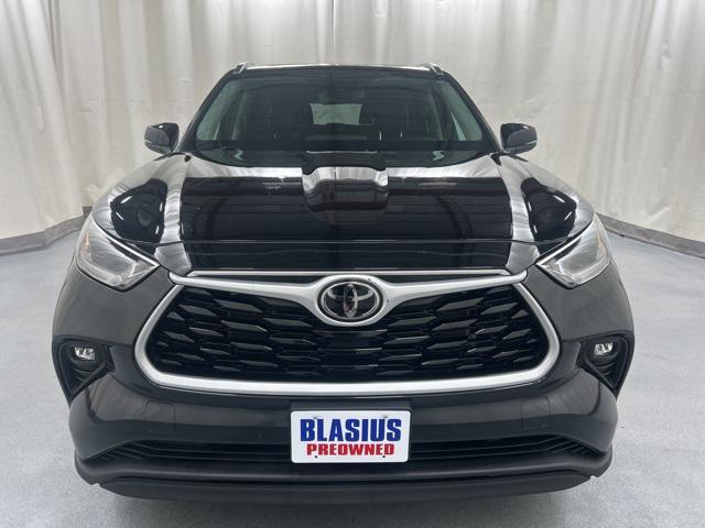 used 2021 Toyota Highlander car, priced at $29,994