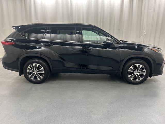 used 2021 Toyota Highlander car, priced at $29,994