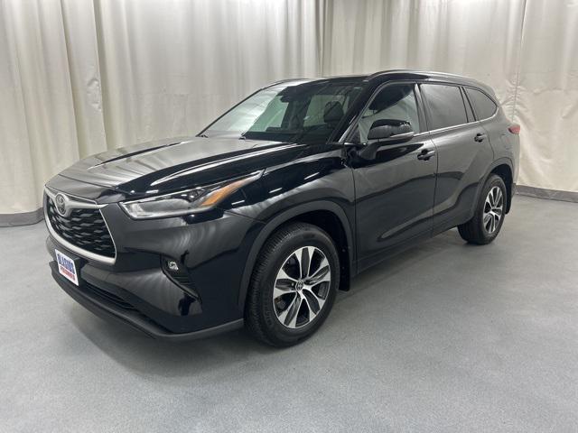 used 2021 Toyota Highlander car, priced at $29,994