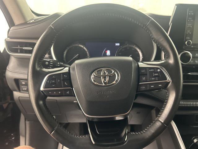 used 2021 Toyota Highlander car, priced at $29,994