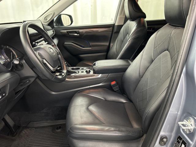 used 2022 Toyota Highlander car, priced at $38,692