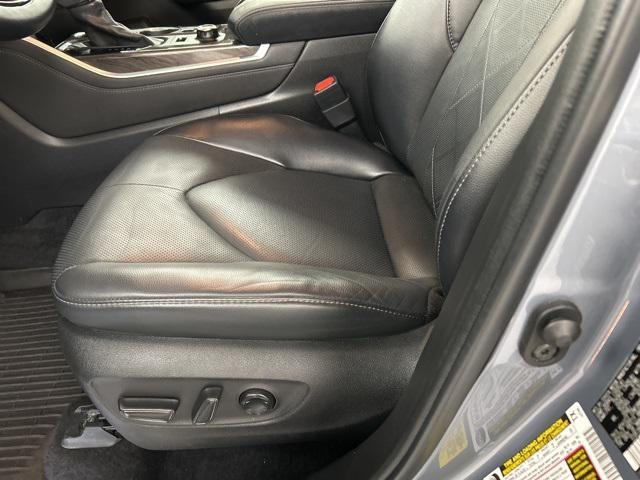 used 2022 Toyota Highlander car, priced at $38,692