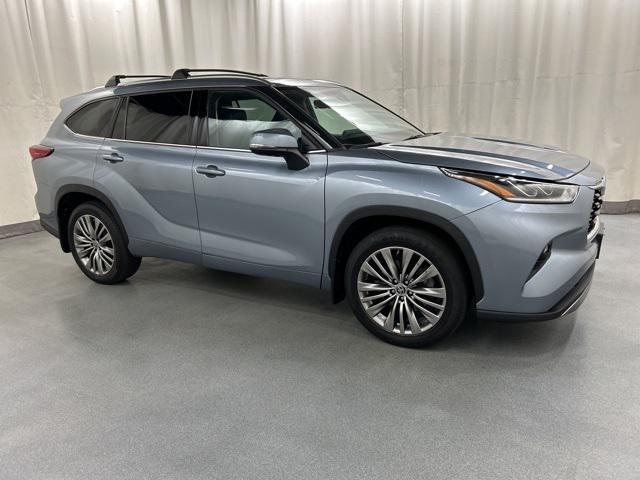 used 2022 Toyota Highlander car, priced at $38,992