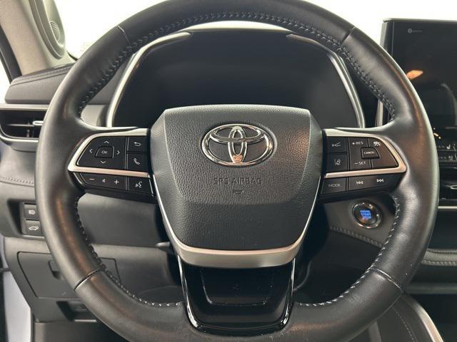 used 2022 Toyota Highlander car, priced at $38,692