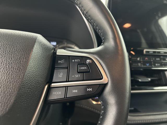 used 2022 Toyota Highlander car, priced at $38,692