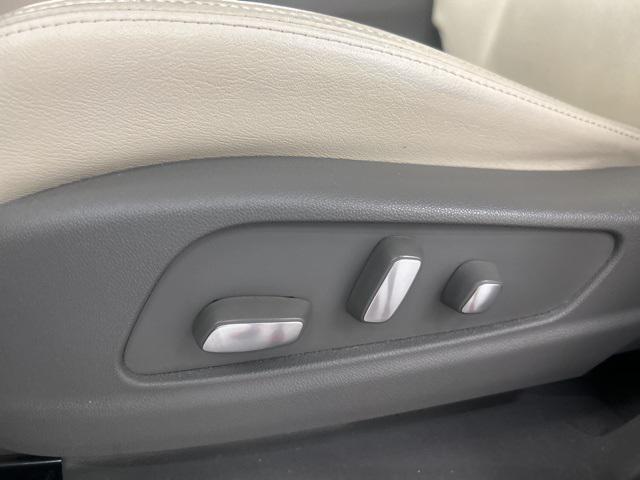 used 2022 Cadillac XT6 car, priced at $32,994