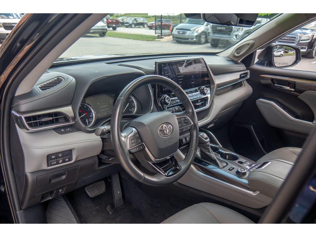 used 2021 Toyota Highlander car, priced at $36,750
