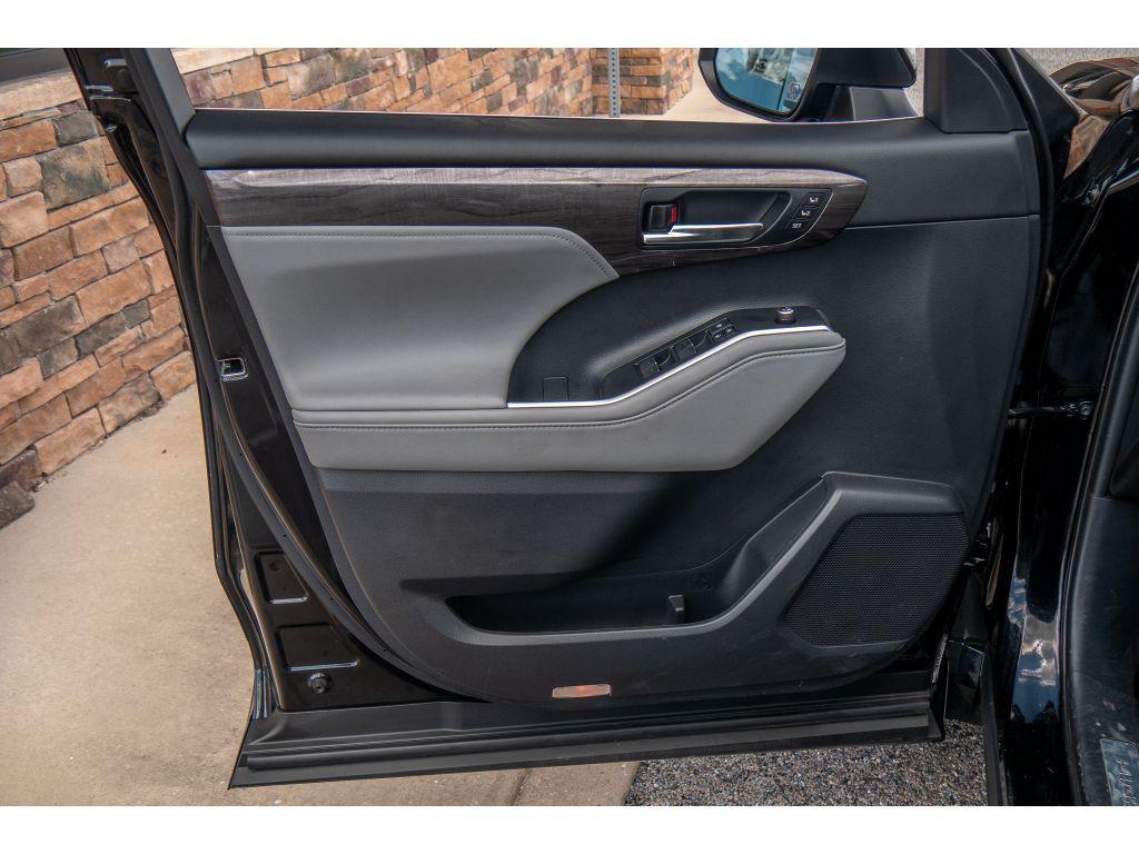 used 2021 Toyota Highlander car, priced at $36,750