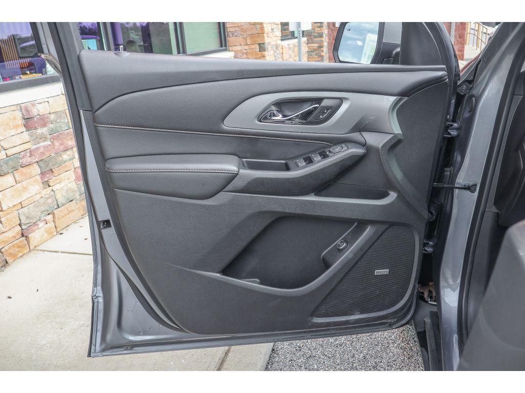 used 2021 Chevrolet Traverse car, priced at $32,962