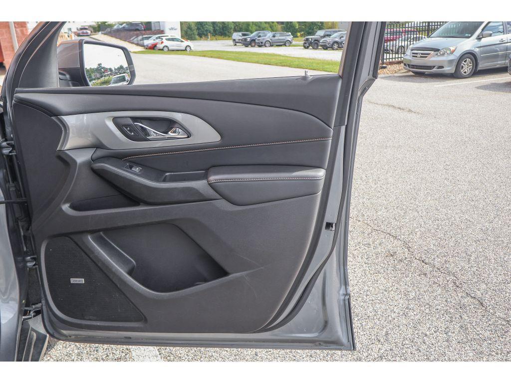 used 2021 Chevrolet Traverse car, priced at $32,962