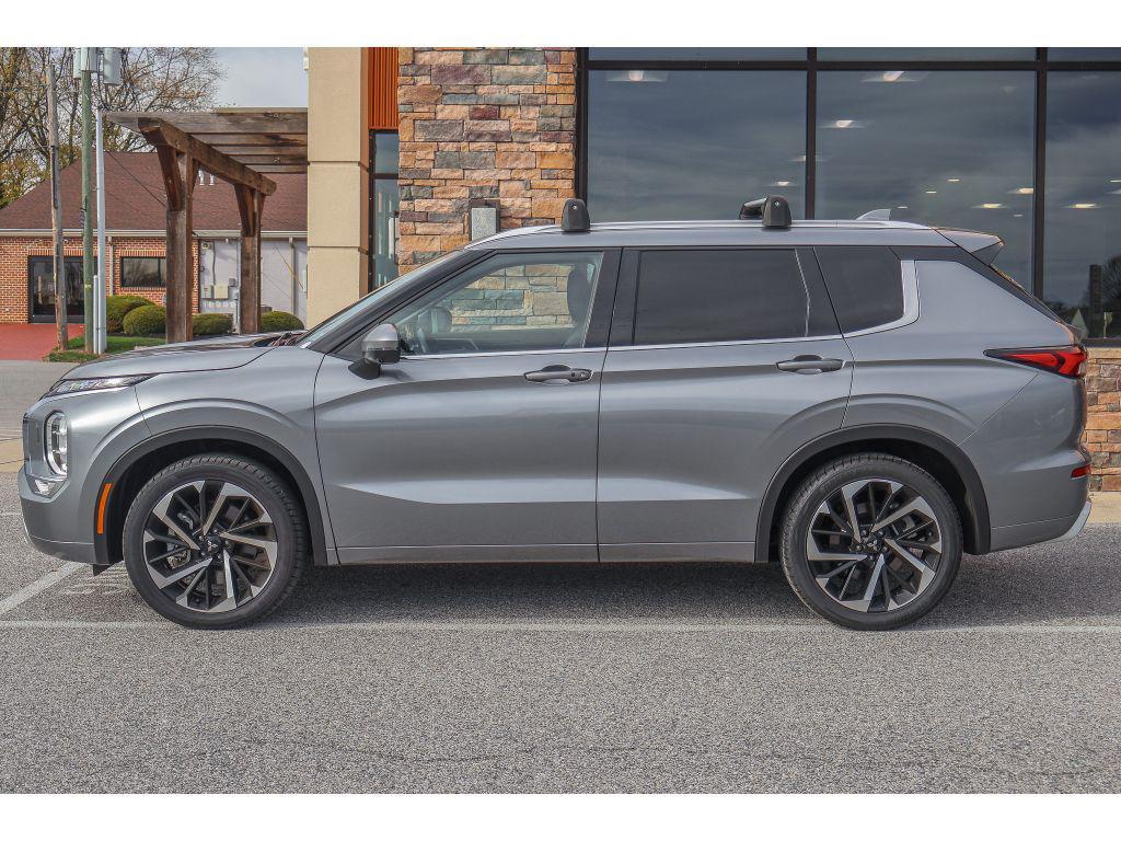 used 2024 Mitsubishi Outlander car, priced at $29,659