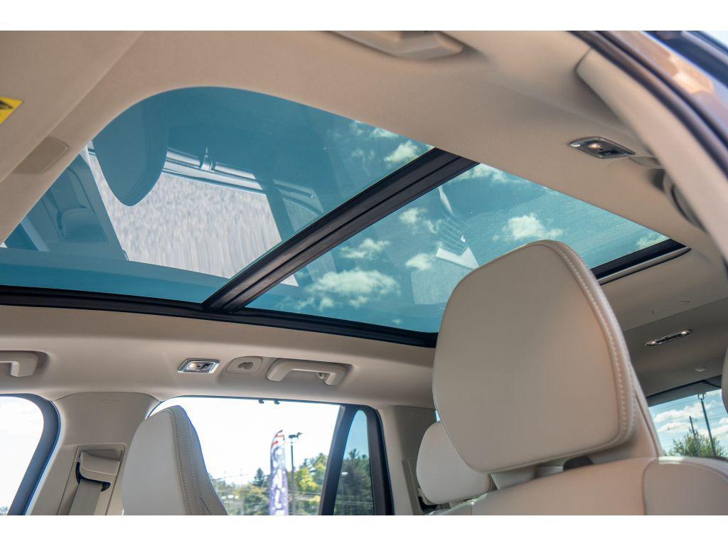 used 2022 Volvo XC90 car, priced at $37,987