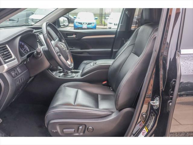 used 2019 Toyota Highlander car, priced at $31,638