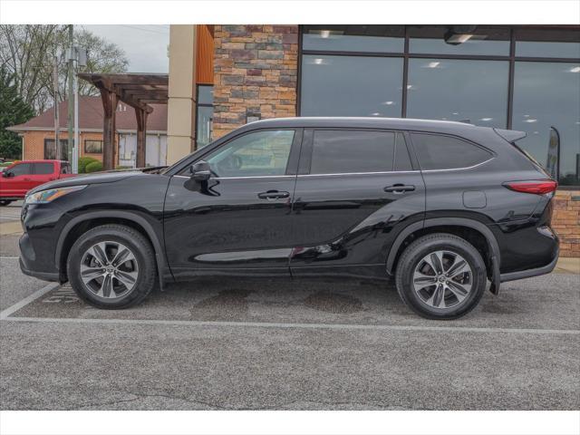 used 2022 Toyota Highlander car, priced at $37,894