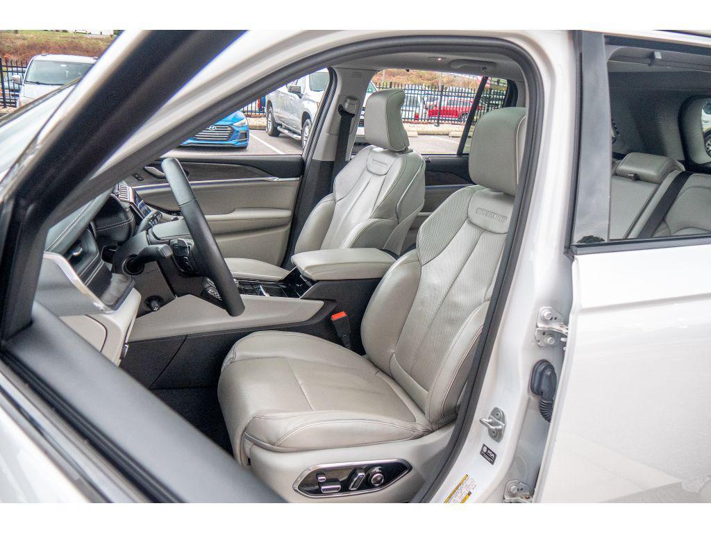 used 2022 Jeep Grand Cherokee car, priced at $34,997