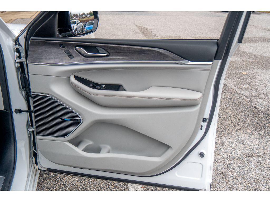 used 2022 Jeep Grand Cherokee car, priced at $34,997