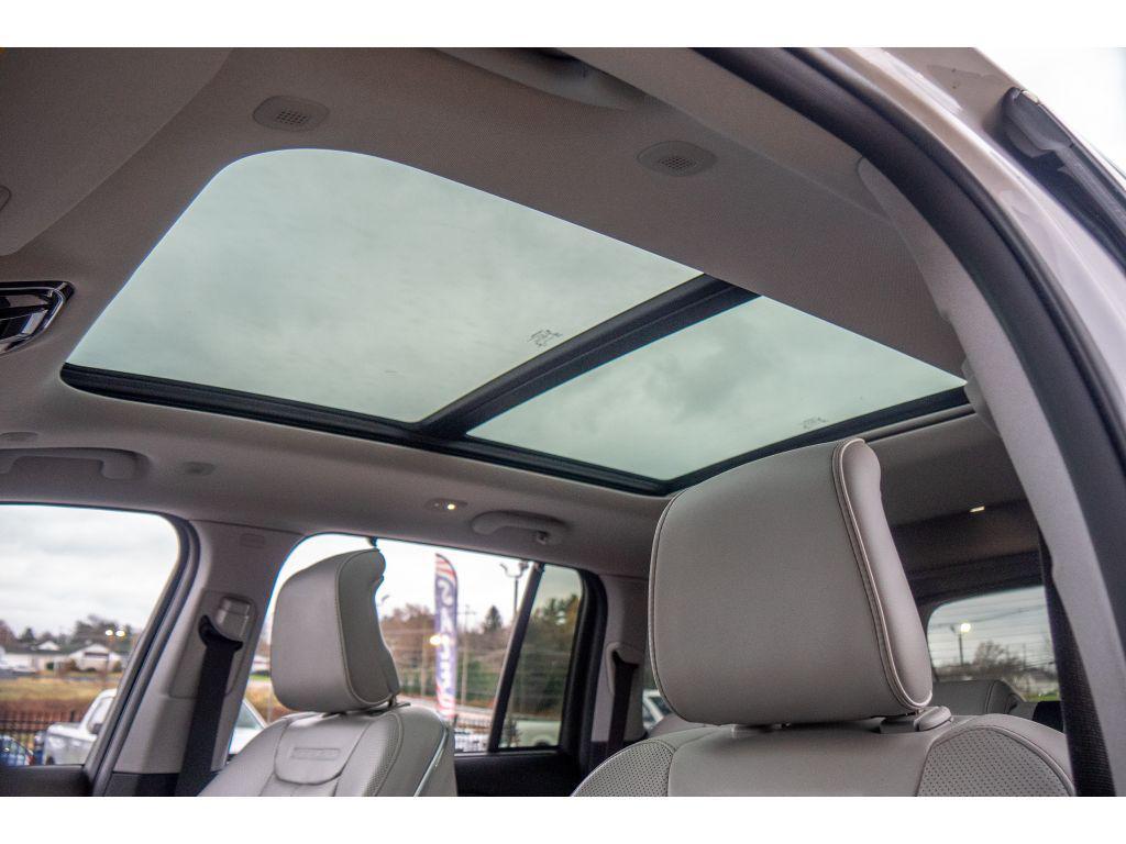 used 2022 Jeep Grand Cherokee car, priced at $34,997