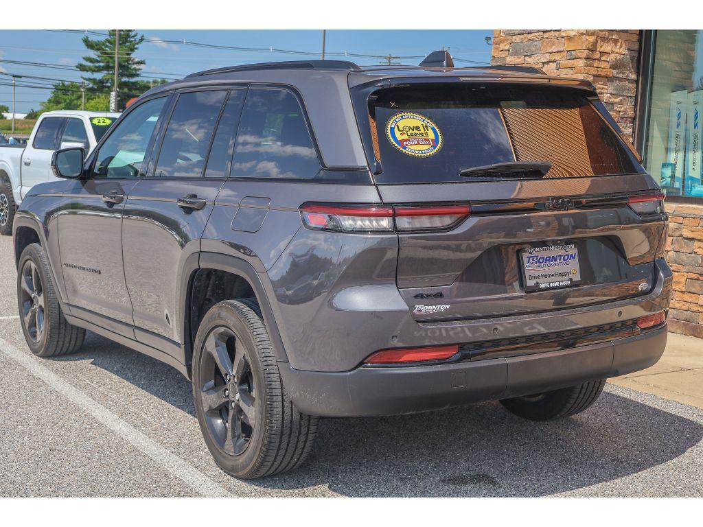 used 2022 Jeep Grand Cherokee car, priced at $34,319