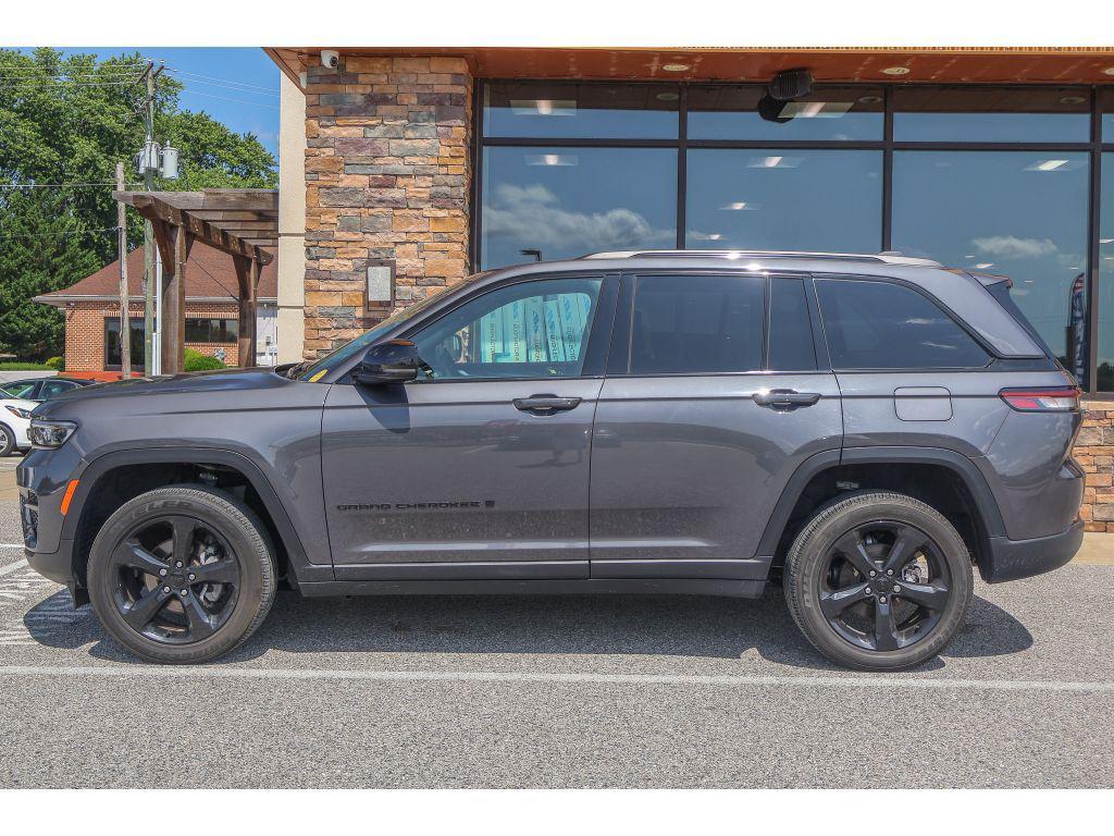 used 2022 Jeep Grand Cherokee car, priced at $34,319