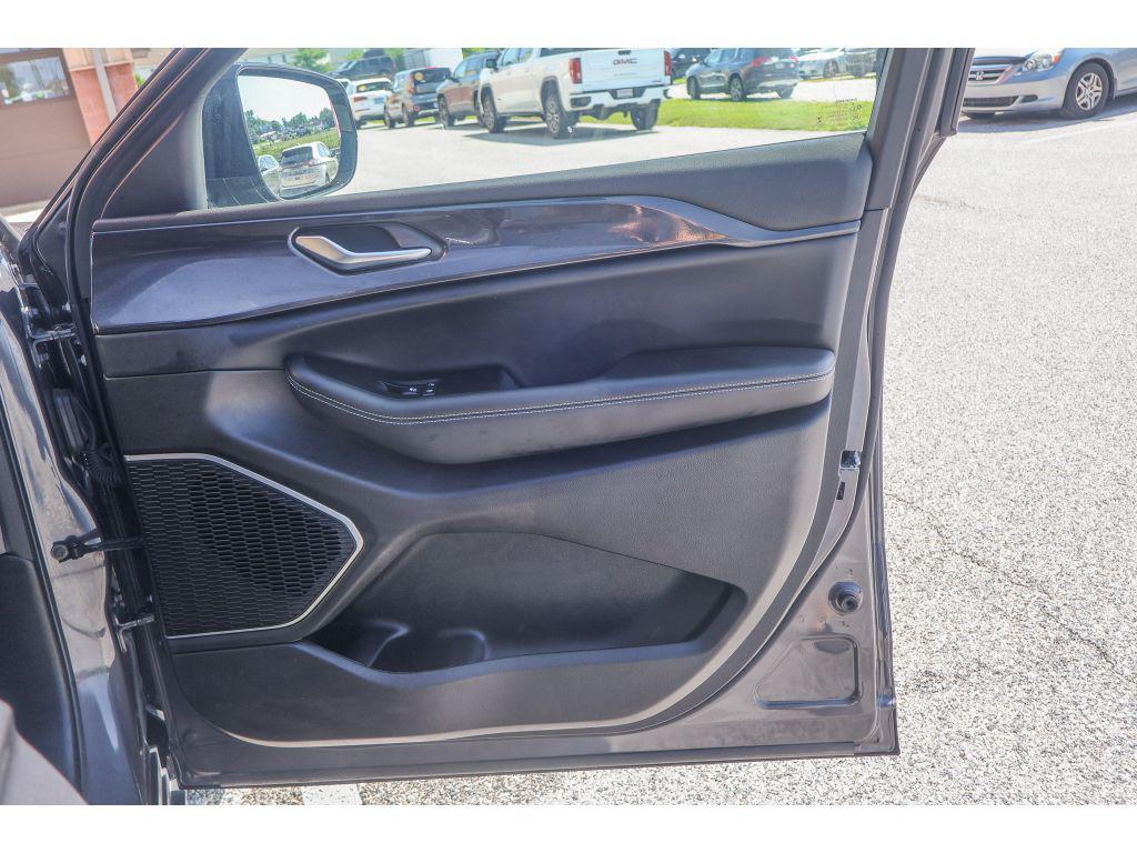 used 2022 Jeep Grand Cherokee car, priced at $34,319