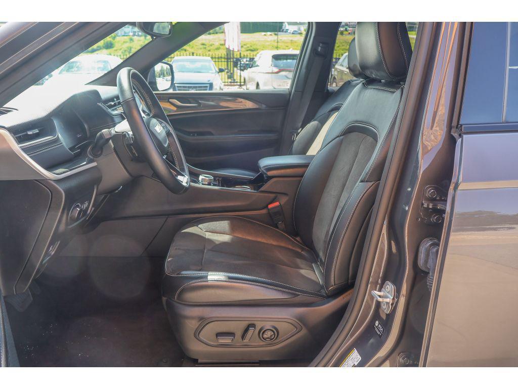 used 2022 Jeep Grand Cherokee car, priced at $34,319