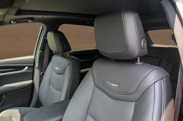 new 2025 Cadillac XT5 car, priced at $50,090